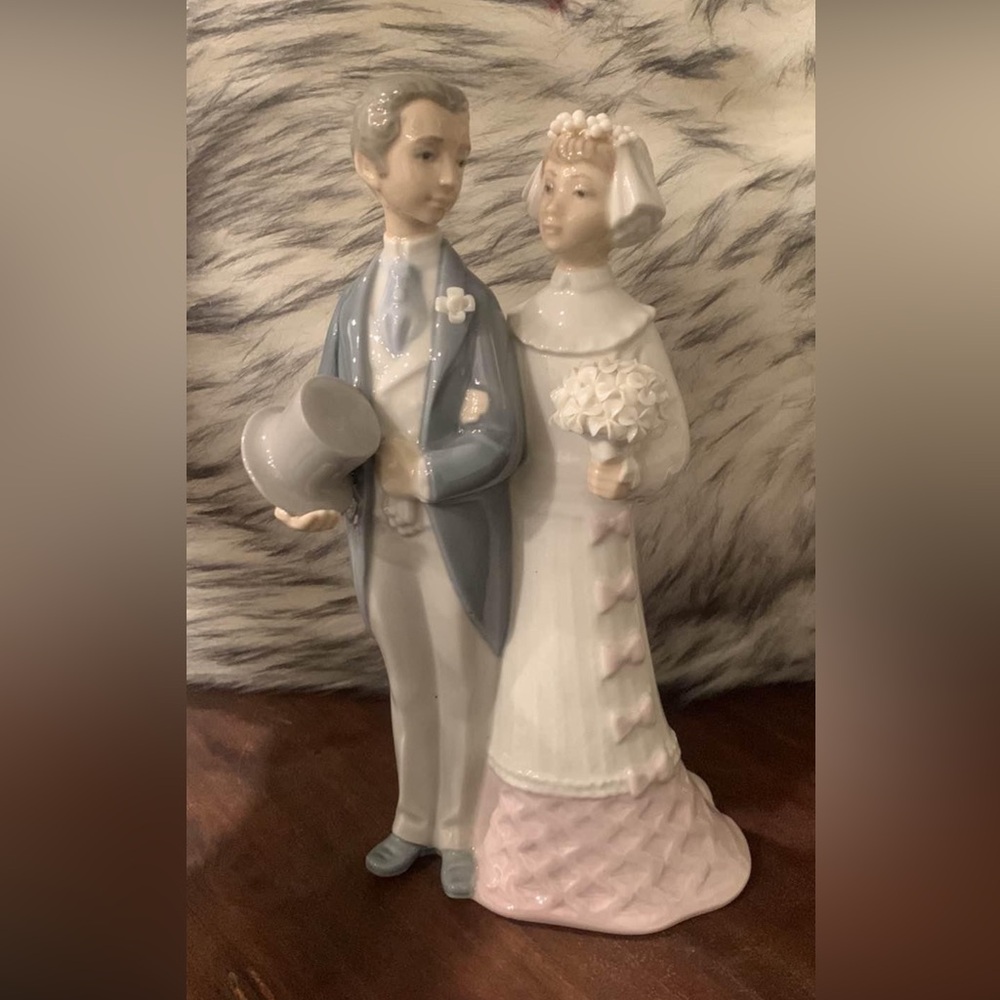 A Genuine Lladro 4808 C-27 J Vintage Wedding Bride & Groom Figurine